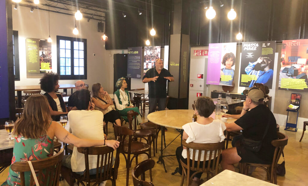 Inauguración de la muestra por los 20 años de Mescladís en Lliure Gràcia
